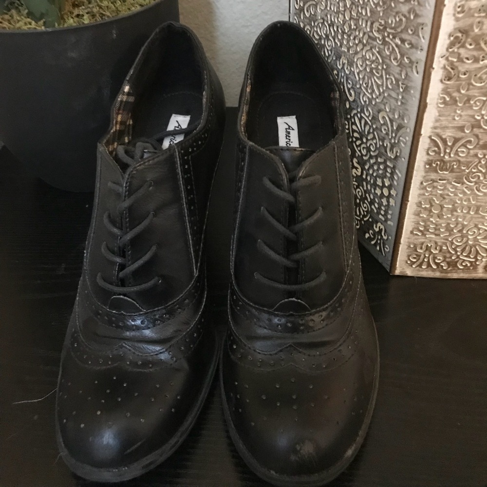 American Eagle black heeled oxford